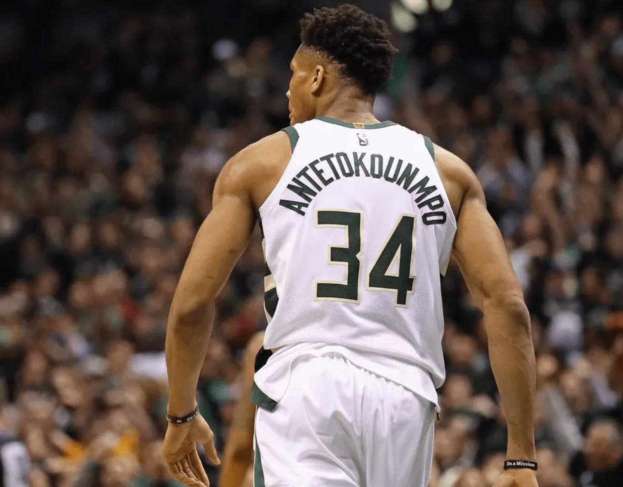 澳超战报：多布森、贝尔通切洛破门，喷气机2-0轻取悉尼（澳超快报：多布森、贝尔通切洛建功，喷气机2-0零封悉尼）