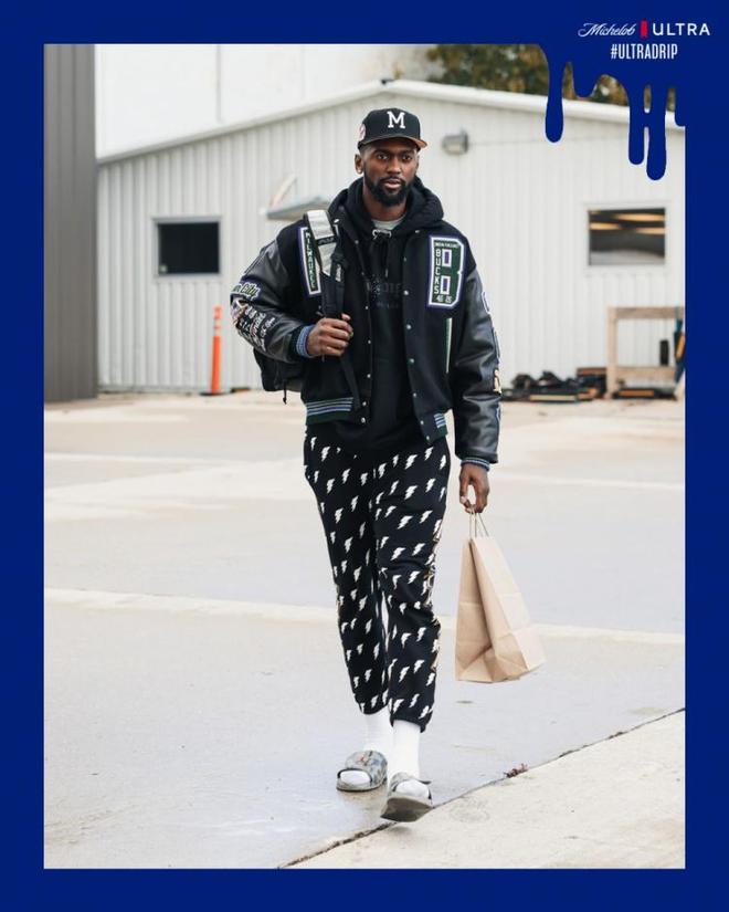 篮球场大乱斗！火箭湖人攻防极度混乱 乱战长达一分钟均未得分（火箭与湖人上演篮球场大混战：攻防失序，足足一分钟无人得分）