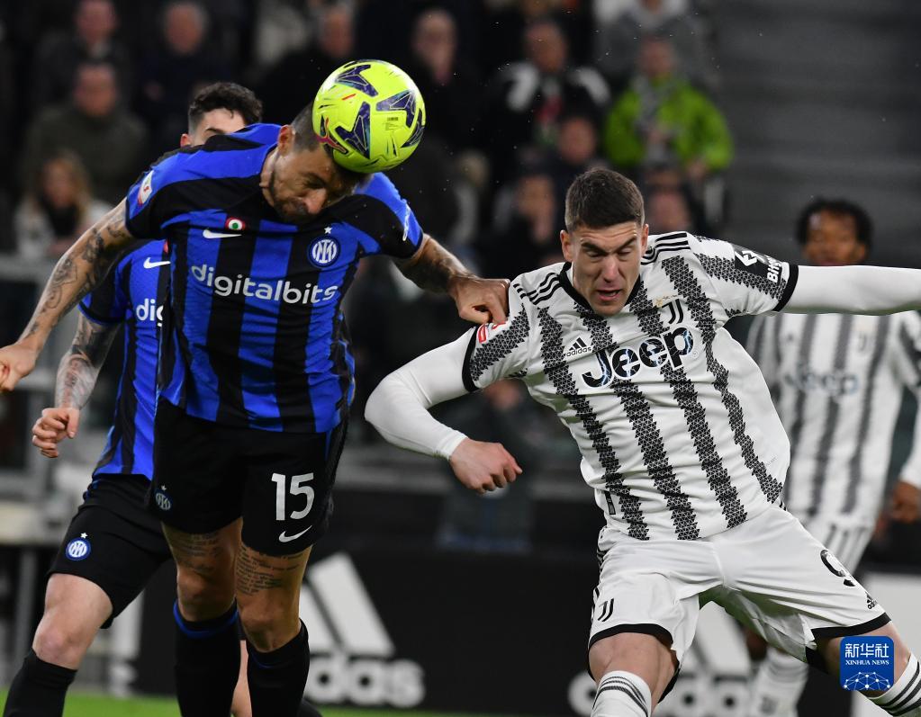 世体：亚马尔和巴萨都从未考虑过手术，始终选择保守治疗（世体：亚马尔与巴萨未将手术纳入选项，一直坚持保守治疗）