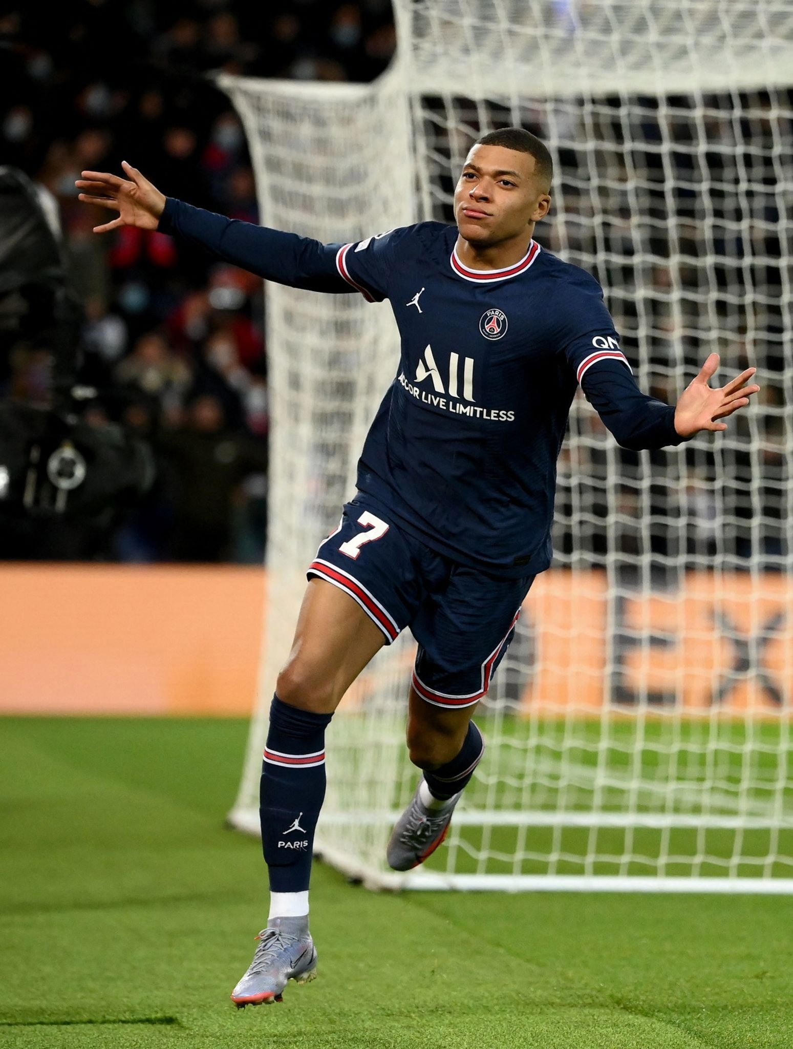 裁判负责人：米兰vs帕尔马的点球判罚正确，这很明显是点球（裁判主管：米兰战帕尔马点球判罚无误，明显应判点球）