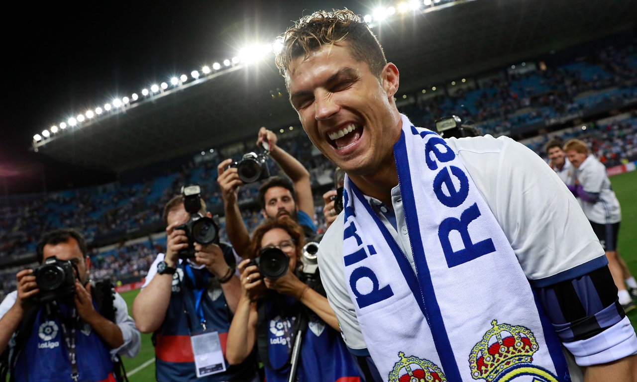 东契奇：斯玛特给替补席带来了能量，他说啥我们都会听（东契奇：斯玛特为替补席注入活力，我们都听他的）