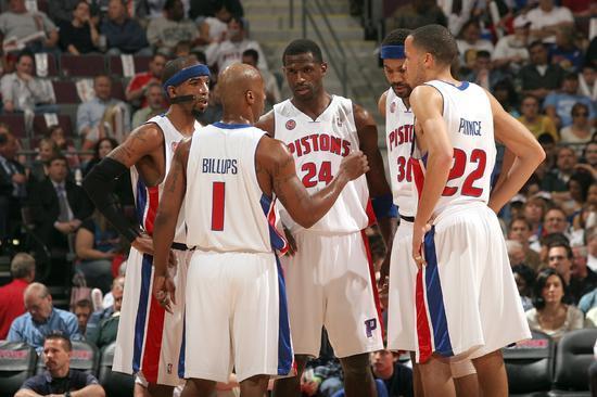 斯基拉：尤文将给伊尔迪兹500-550万年薪，加与欧冠挂钩奖金（斯基拉：尤文拟向伊尔迪兹提供500-550万年薪，并附欧冠激励条款）