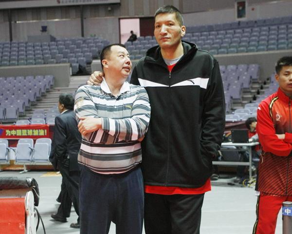 萨拉赫在社媒晒照庆祝圣诞节，被网友怒批背弃信仰（萨拉赫晒圣诞照惹争议：遭网友质疑违背信仰）