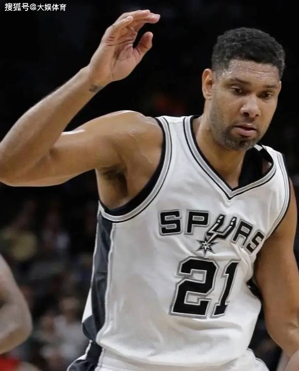 看了12分钟VAR！本菲卡主席怒批葡体比赛裁判：又是一出丑闻（12分钟VAR回看惹争议，本菲卡主席痛斥葡体之战裁判：又一场丑闻）