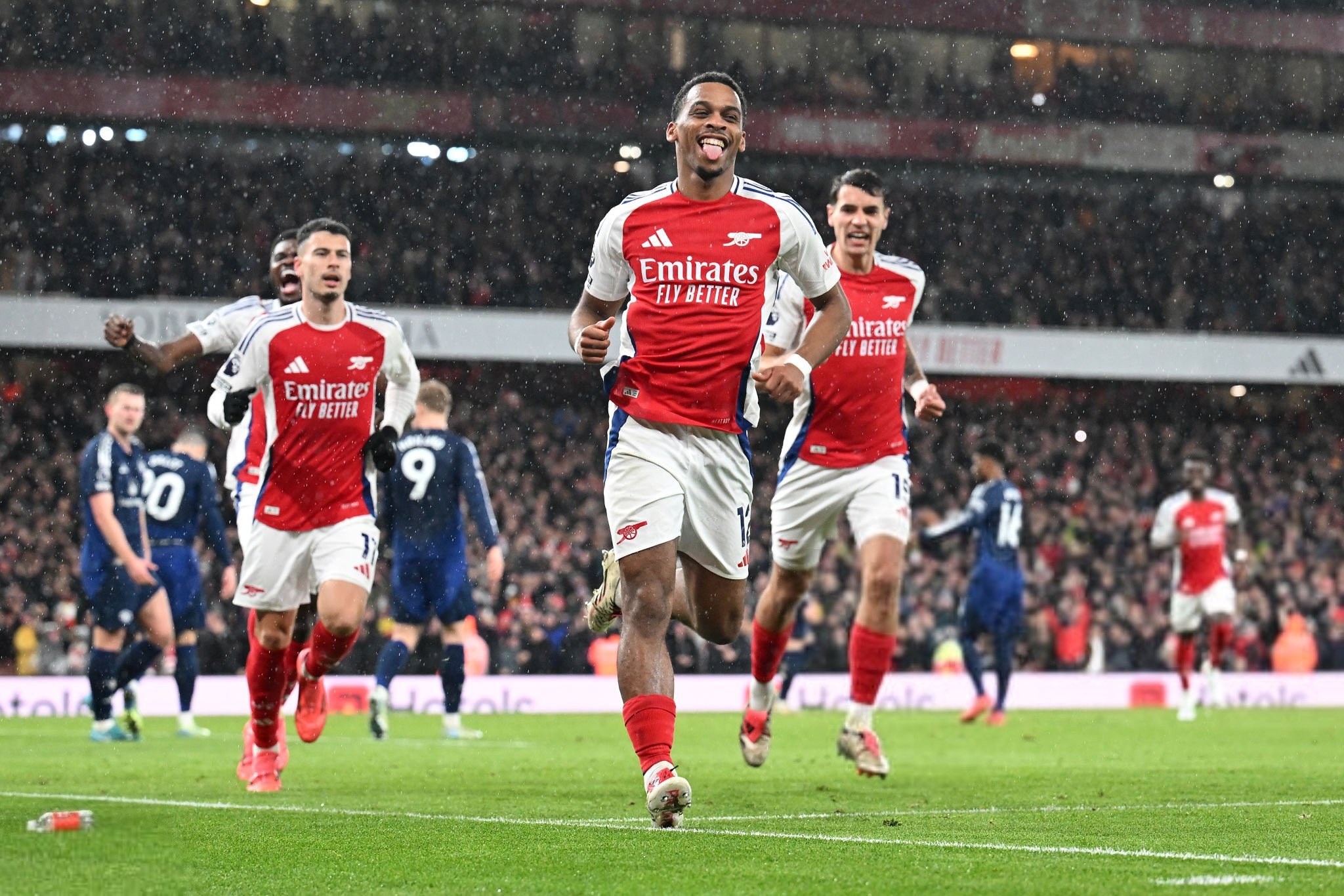 澎湃：泰州开建“苏超”冠军奖杯打卡点，预计12月上旬亮相（泰州启动建设“苏超”冠军奖杯打卡点，预计12月上旬对外亮相）