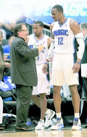 阿斯：阿诺德和卡马文加将在今天接受检查以确定各自伤情（阿斯：阿诺德与卡马文加今日接受检查，评估各自伤势）